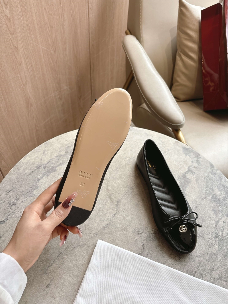 Gvc*1 flat shoes